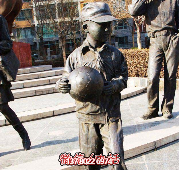 鑄銅雕塑，點(diǎn)綴小學(xué)廣場(chǎng)，傳遞小學(xué)生足球精神