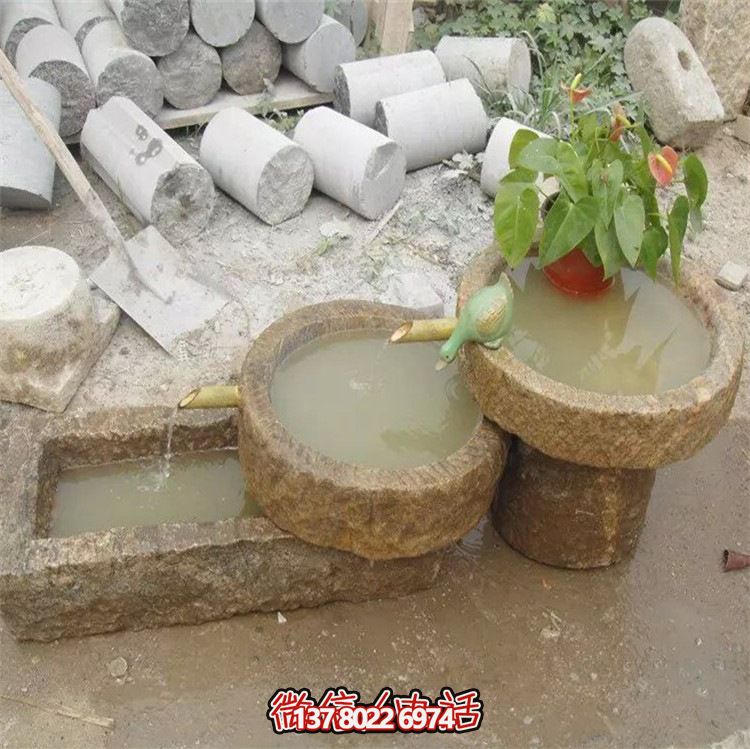 古老農(nóng)村石槽流水魚缸,傳統(tǒng)擺件裝飾景觀 古老農(nóng)村石槽流水魚缸,傳統(tǒng)擺件裝飾景觀