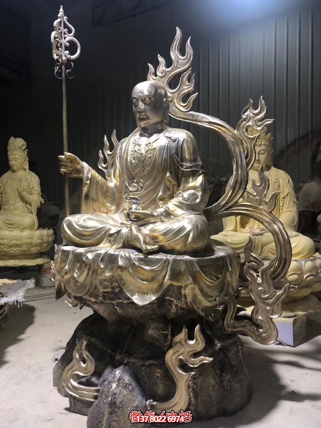 游覽地藏王大型寺廟景區(qū)，感受精美雕塑的神秘魅力