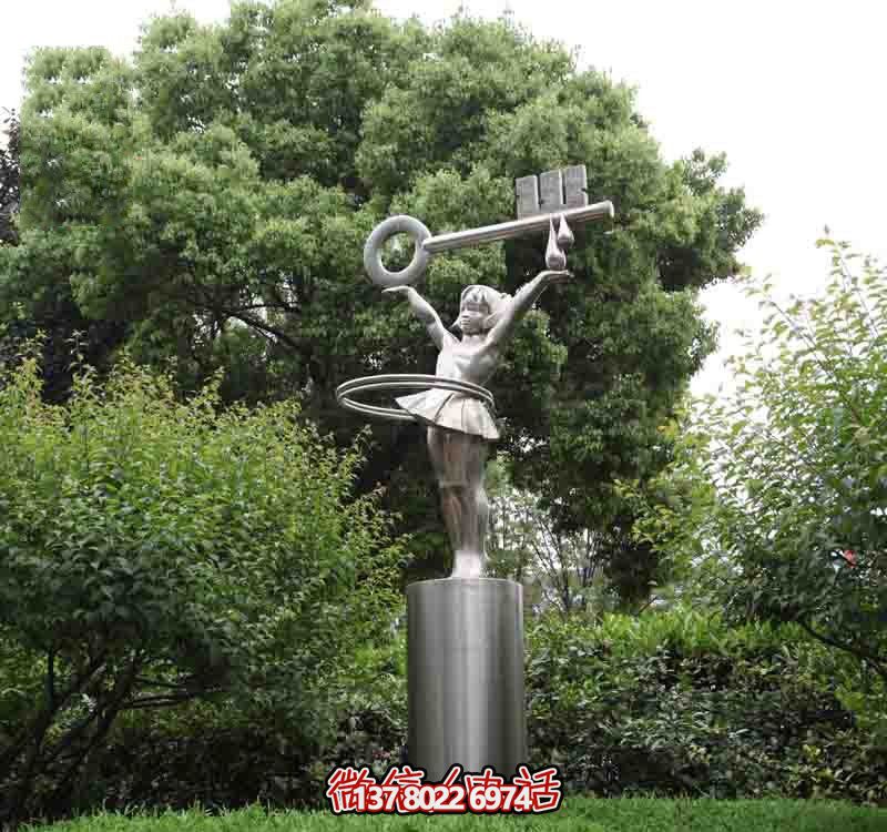 校園舉鑰匙不銹鋼雕塑小女孩 校園舉鑰匙不銹鋼雕塑小女孩