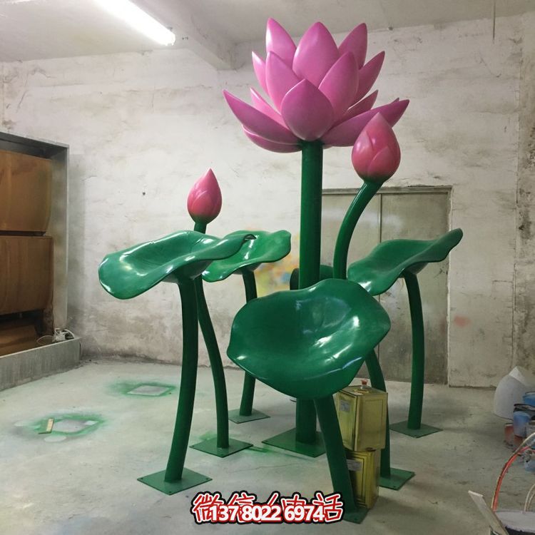 大型不銹鋼彩繪蓮花擺件，為游樂場、商場、戶外公園增色
