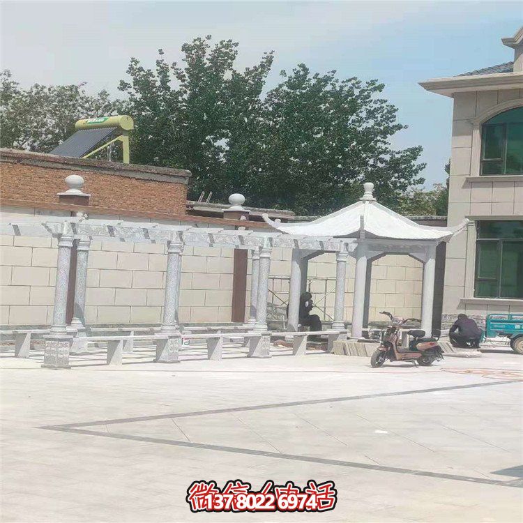 仿古涼亭，大理石裝飾，搭配花架，為別墅院子增添份量