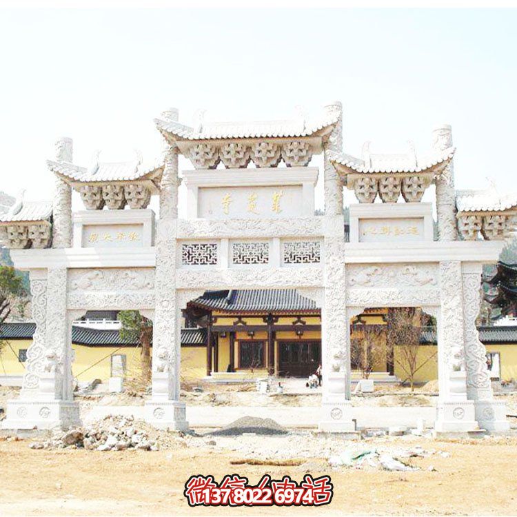 精細(xì)工藝刻石牌坊，裝點小區(qū)村口