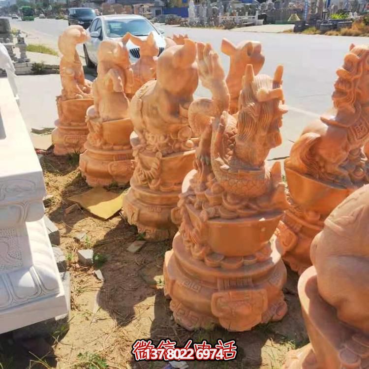 紅晚霞景區，十二生肖雕塑之旅