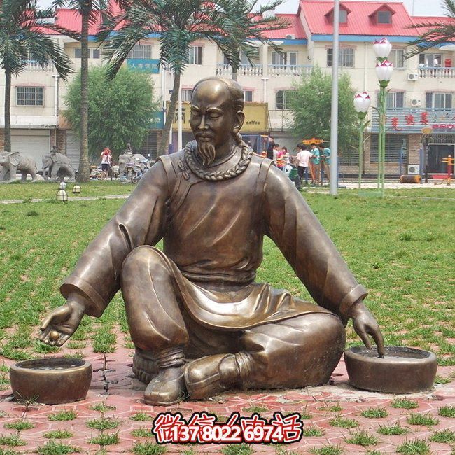 仿銅人物玻璃鋼景觀綠化草坪，提升公園創(chuàng)意氛圍