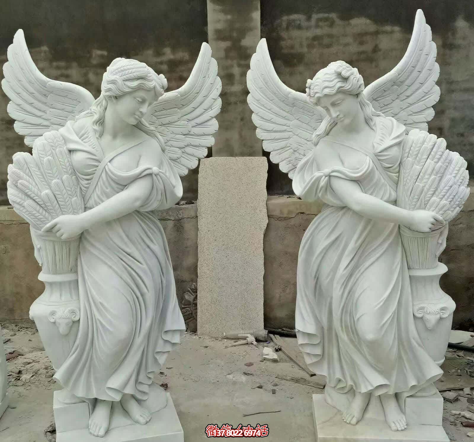 精雕細琢的白玉雕塑，點綴西方庭院別墅