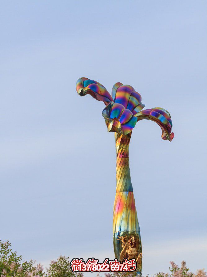 玻璃鋼藝術雕塑，點綴五彩花朵，為公園景觀帶來絢麗奪目的藝術氛圍