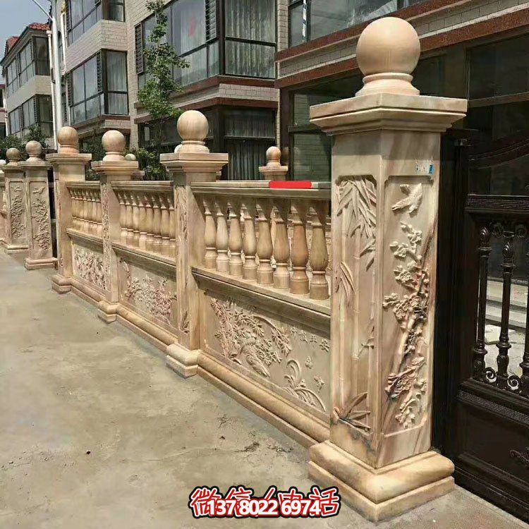 紅色浮雕圍墻欄板裝點(diǎn)別墅，守護(hù)晚霞之美