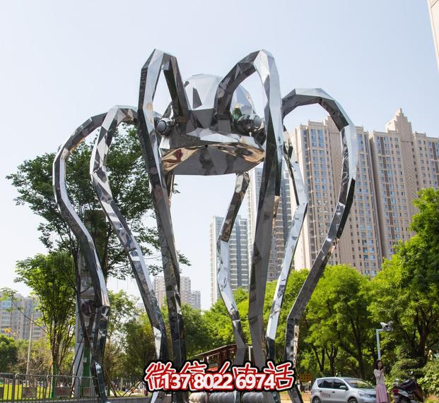 不銹鋼長腿螃蟹雕塑，為公園增添創(chuàng)意裝飾