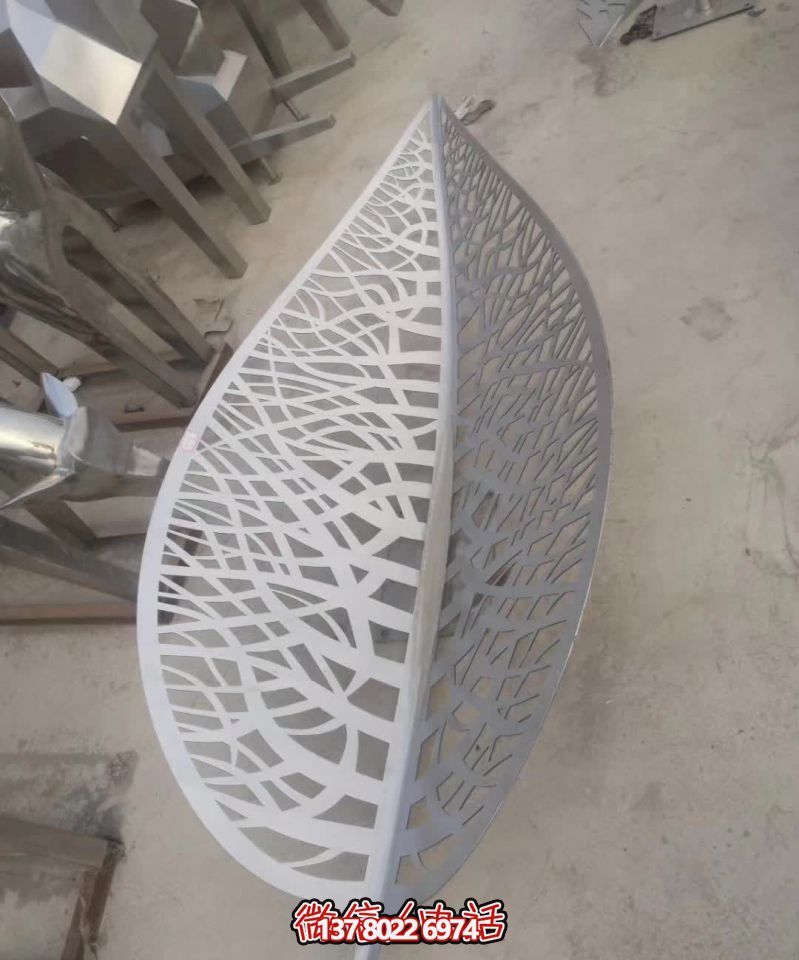 不銹鋼樹(shù)葉雕塑,給醫(yī)院藝術(shù)造型帶來(lái)絢麗美觀(guān) 不銹鋼樹(shù)葉雕塑,給醫(yī)院藝術(shù)造型帶來(lái)絢麗美觀(guān)