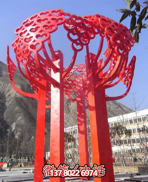 室內不銹鋼心形雕塑，點綴別墅景區美景