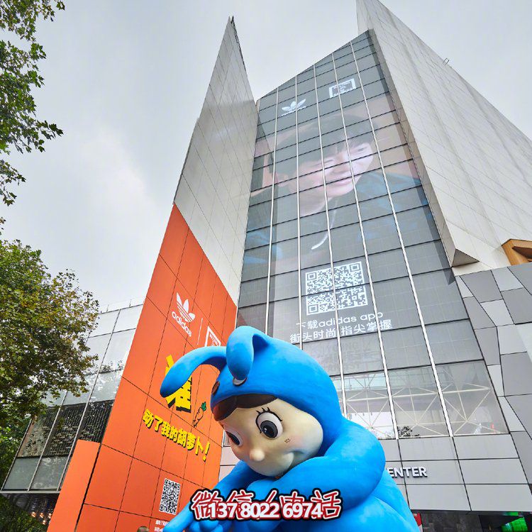 大型商廈戶(hù)外卡通公仔美陳擺件