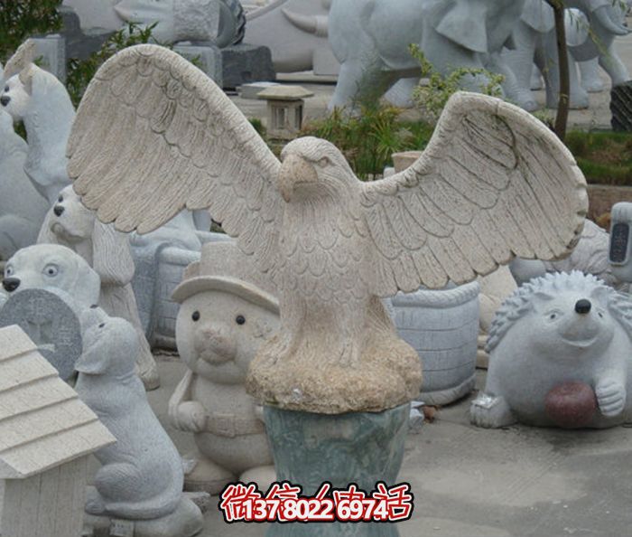 動物園一只飛翔的石雕老鷹雕塑 動物園一只飛翔的石雕老鷹雕塑