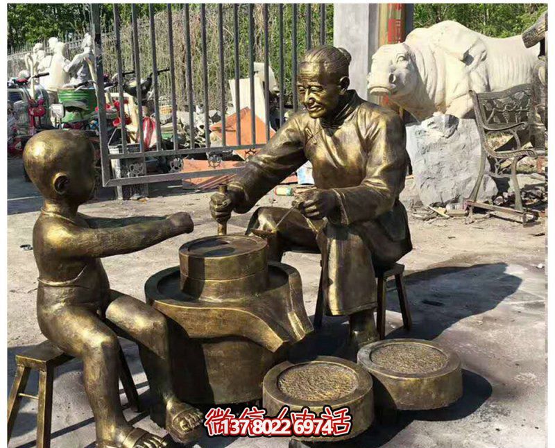 公園幫老人磨豆漿的銅雕老人雕塑 公園幫老人磨豆漿的銅雕老人雕塑