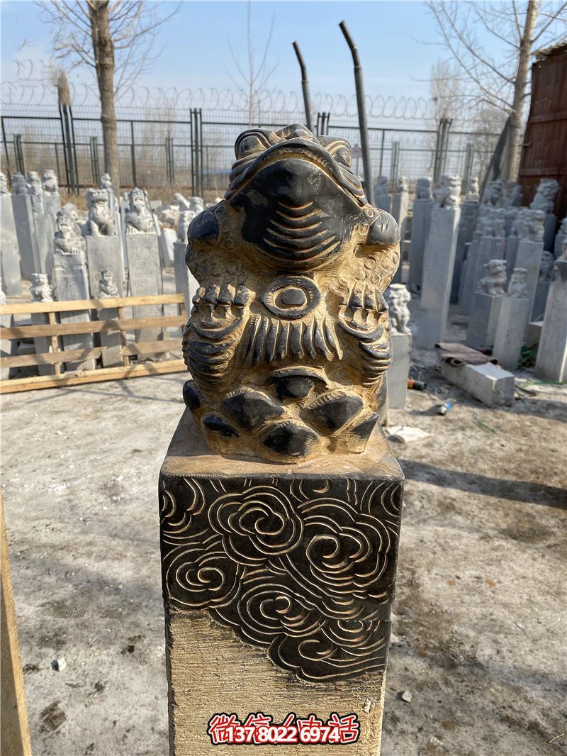 黃黑舊金蟾村院門(mén)口擺放拴馬柱擺件 黃黑舊金蟾村院門(mén)口擺放拴馬柱擺件