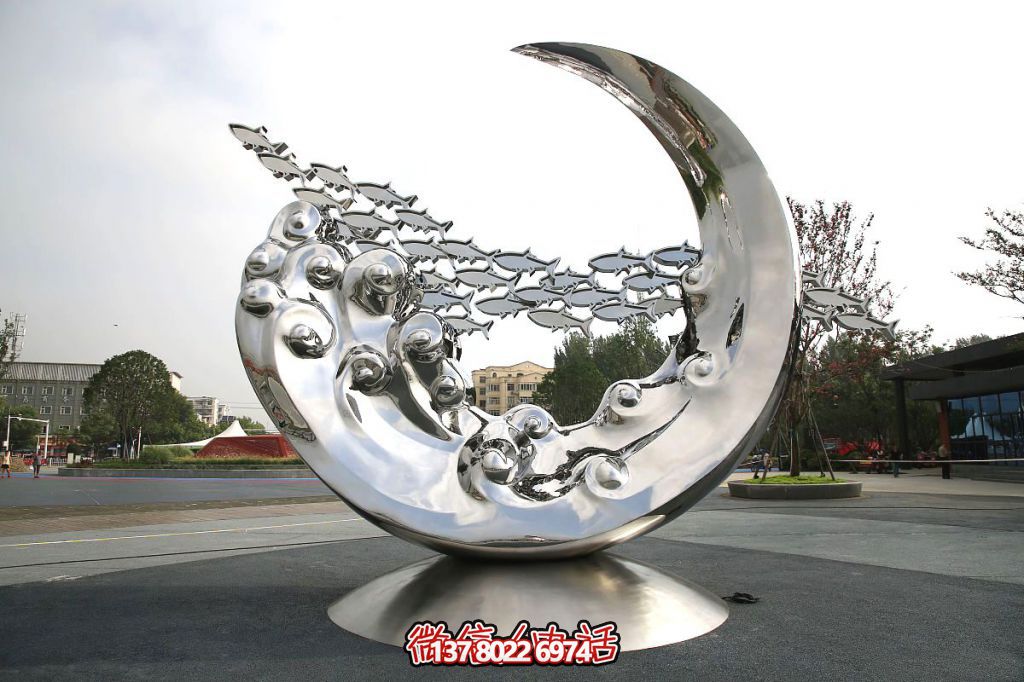 不銹鋼景觀雕塑——《月瀾魚(yú)躍》
